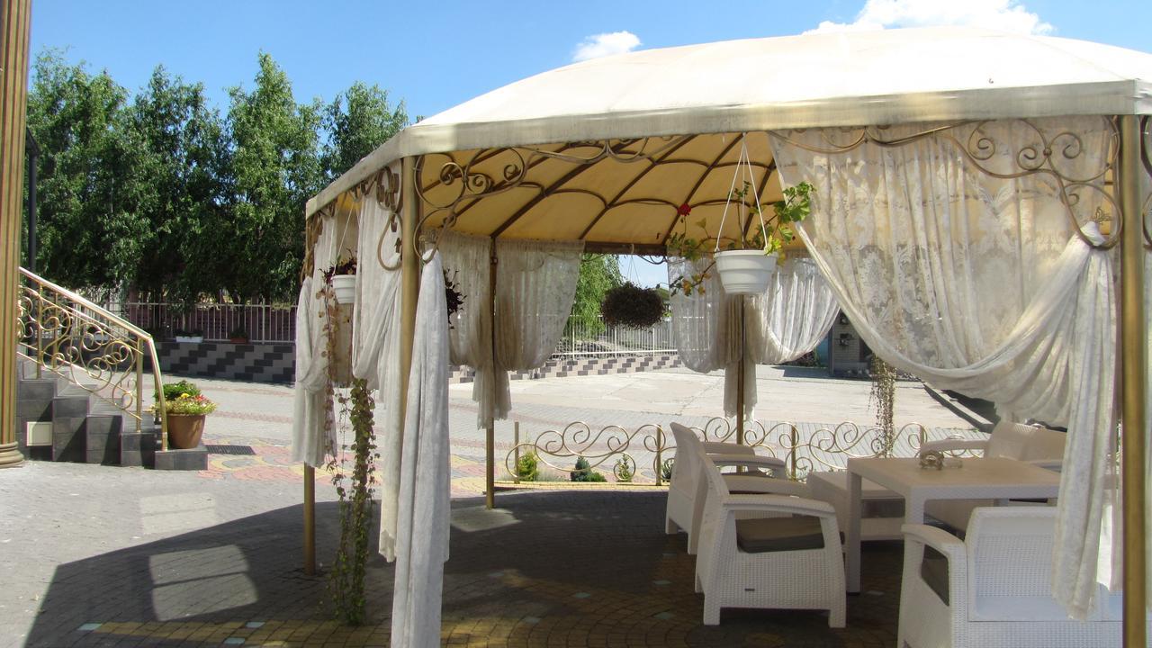 Mini Hotel Leon Lalovo Buitenkant foto