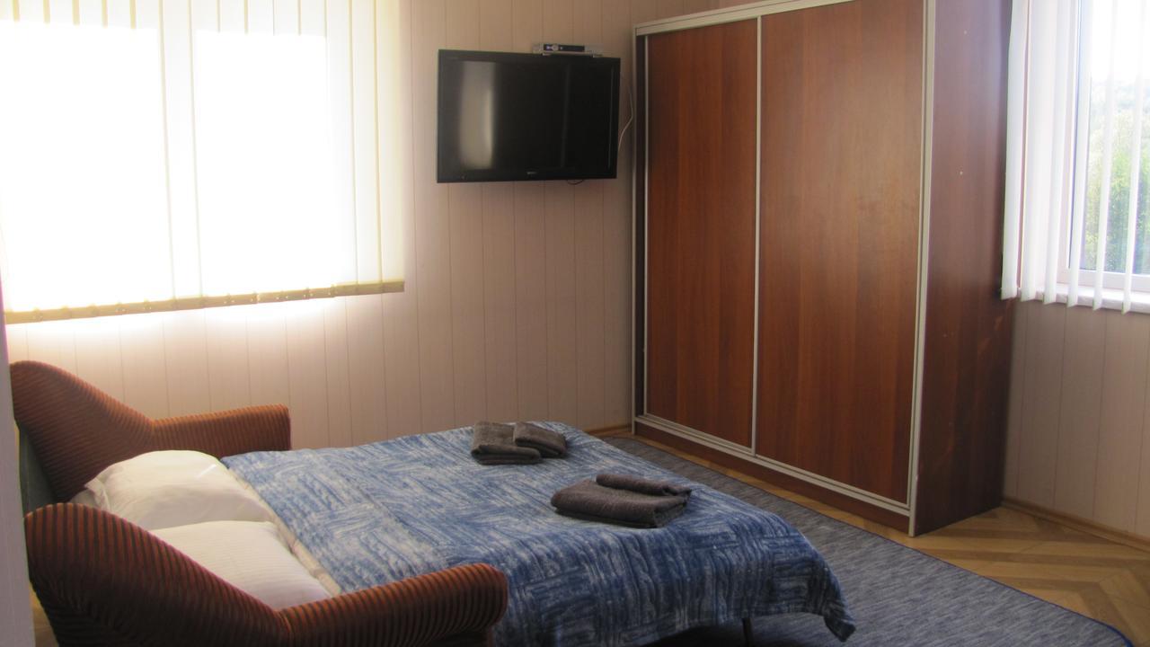 Mini Hotel Leon Lalovo Buitenkant foto