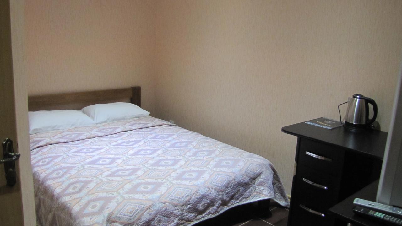Mini Hotel Leon Lalovo Buitenkant foto