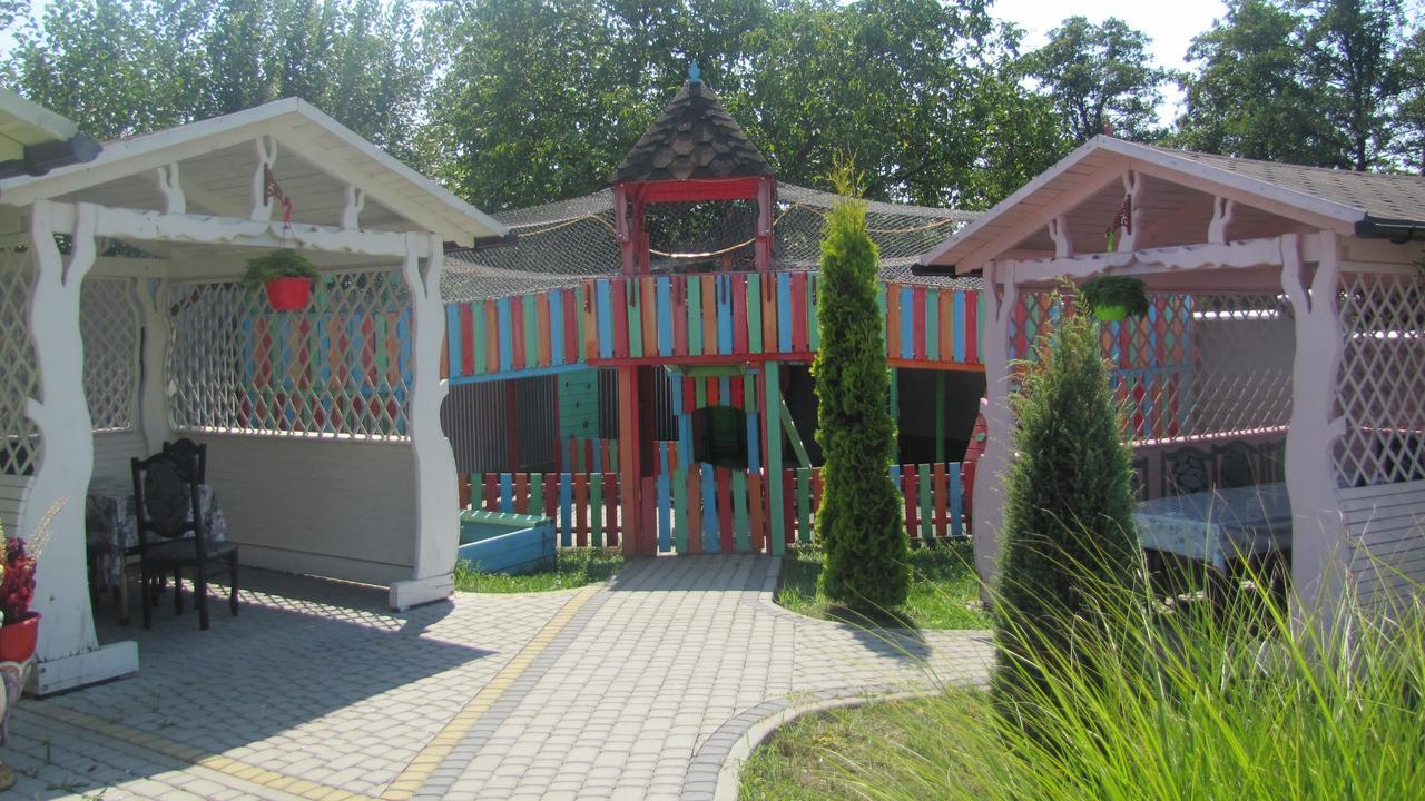 Mini Hotel Leon Lalovo Buitenkant foto
